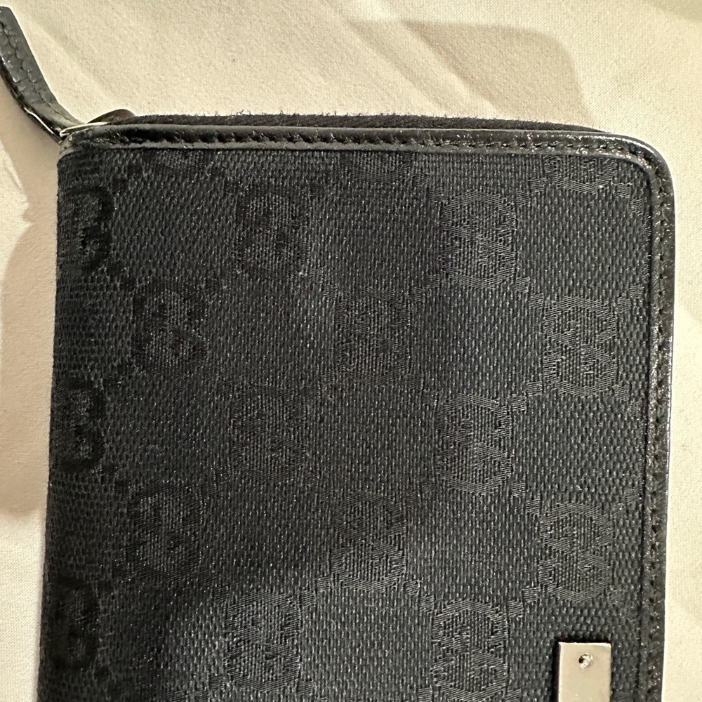 Gucci Black Logo Plaque Zip Wallet - Picture 4 of 16